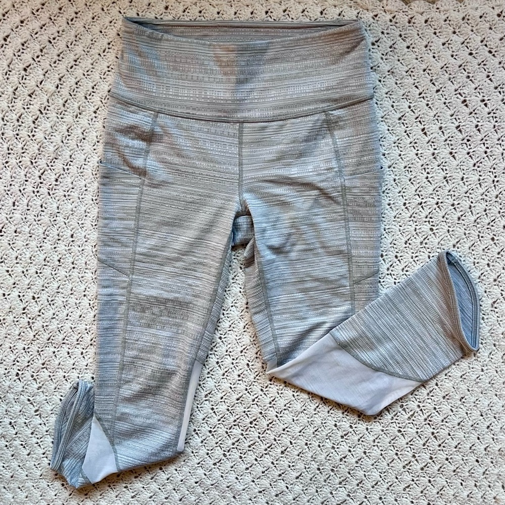 Athleta High Rise Jacquard Mesh Chat to Town Capri- Slate Gray/ White- S